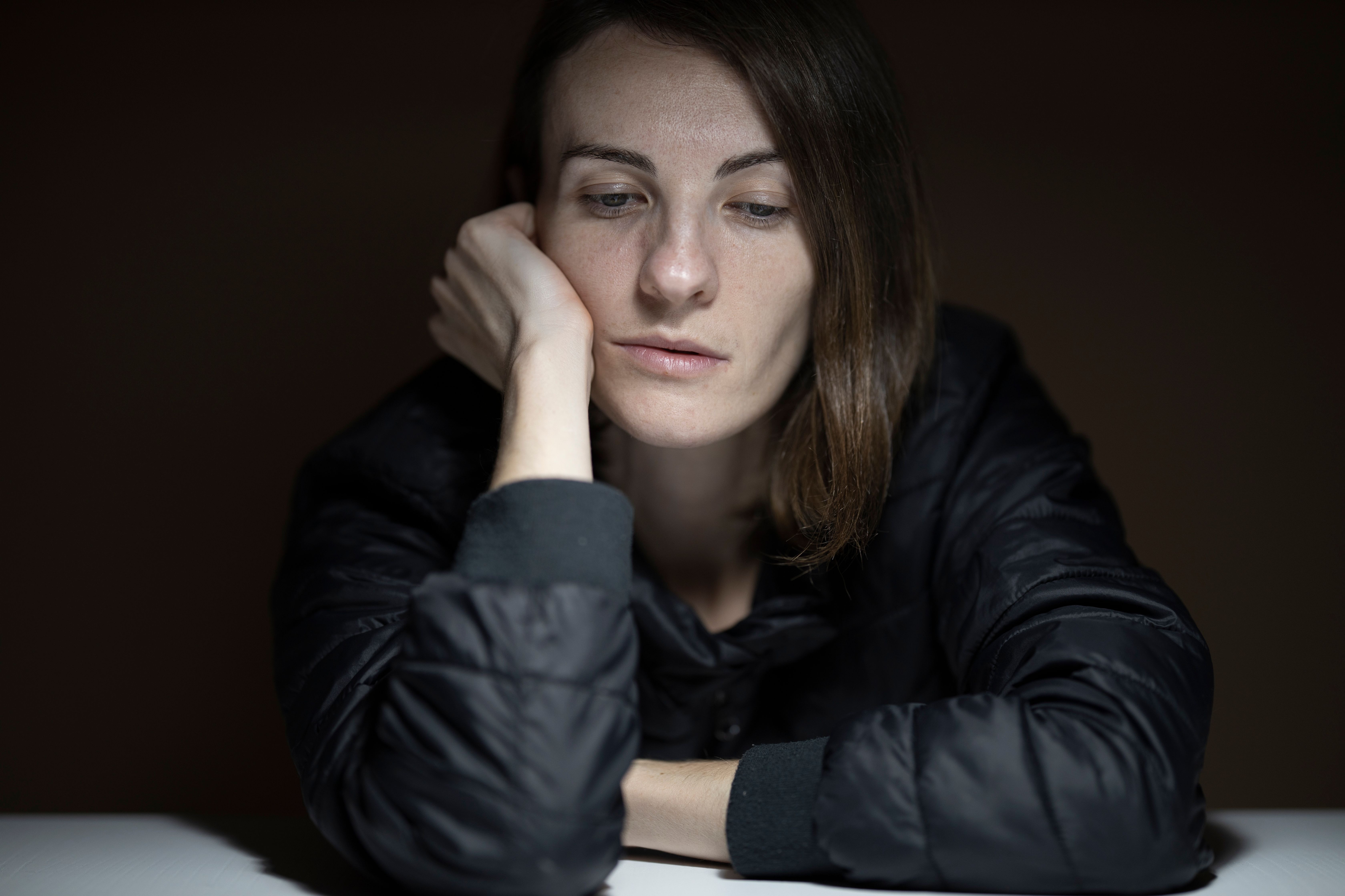 How to Identify and Manage Cortisol Face: Tips for Reducing Stress-Induced Facial Aging