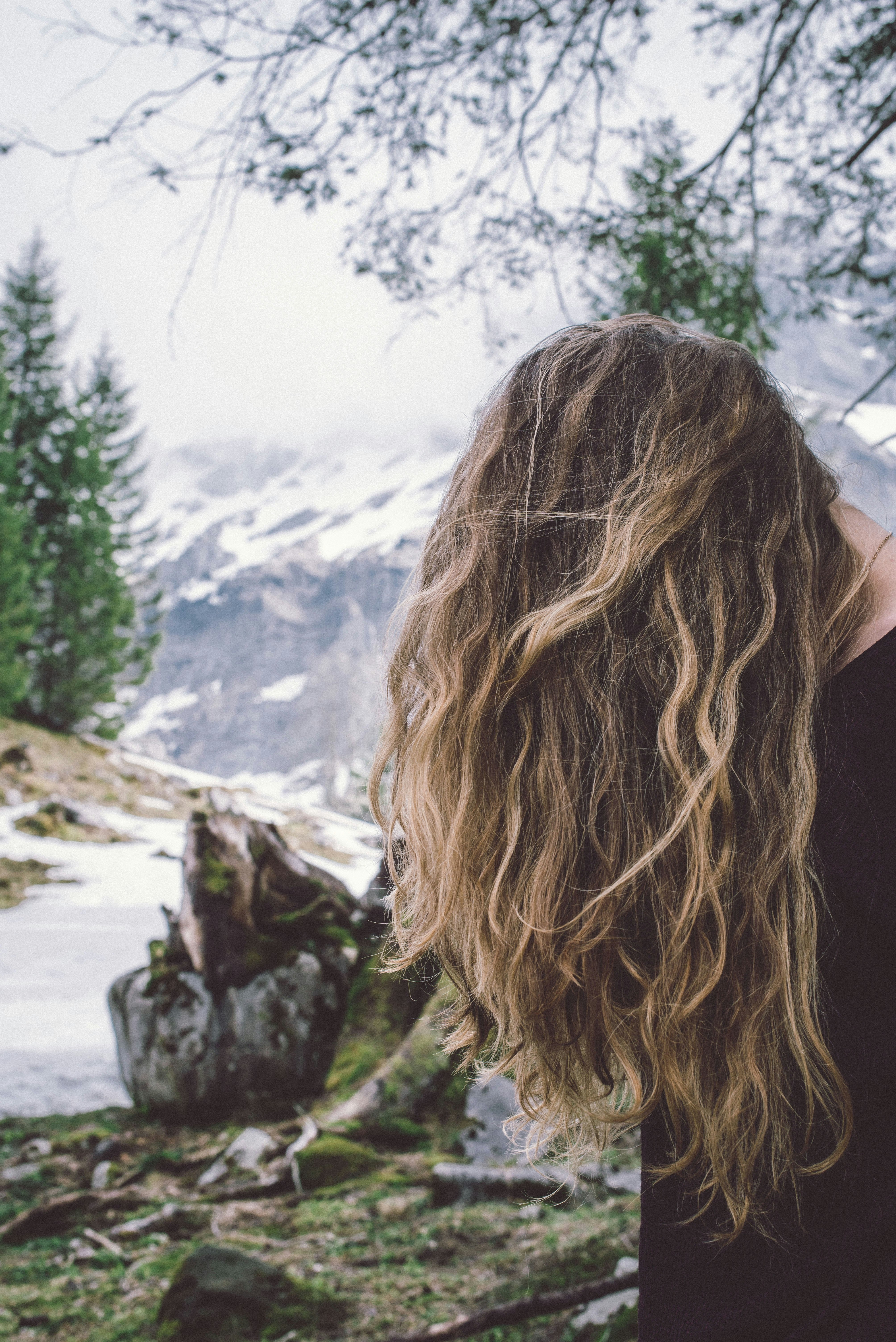 How to Prevent Hair Frizz in Humid Weather