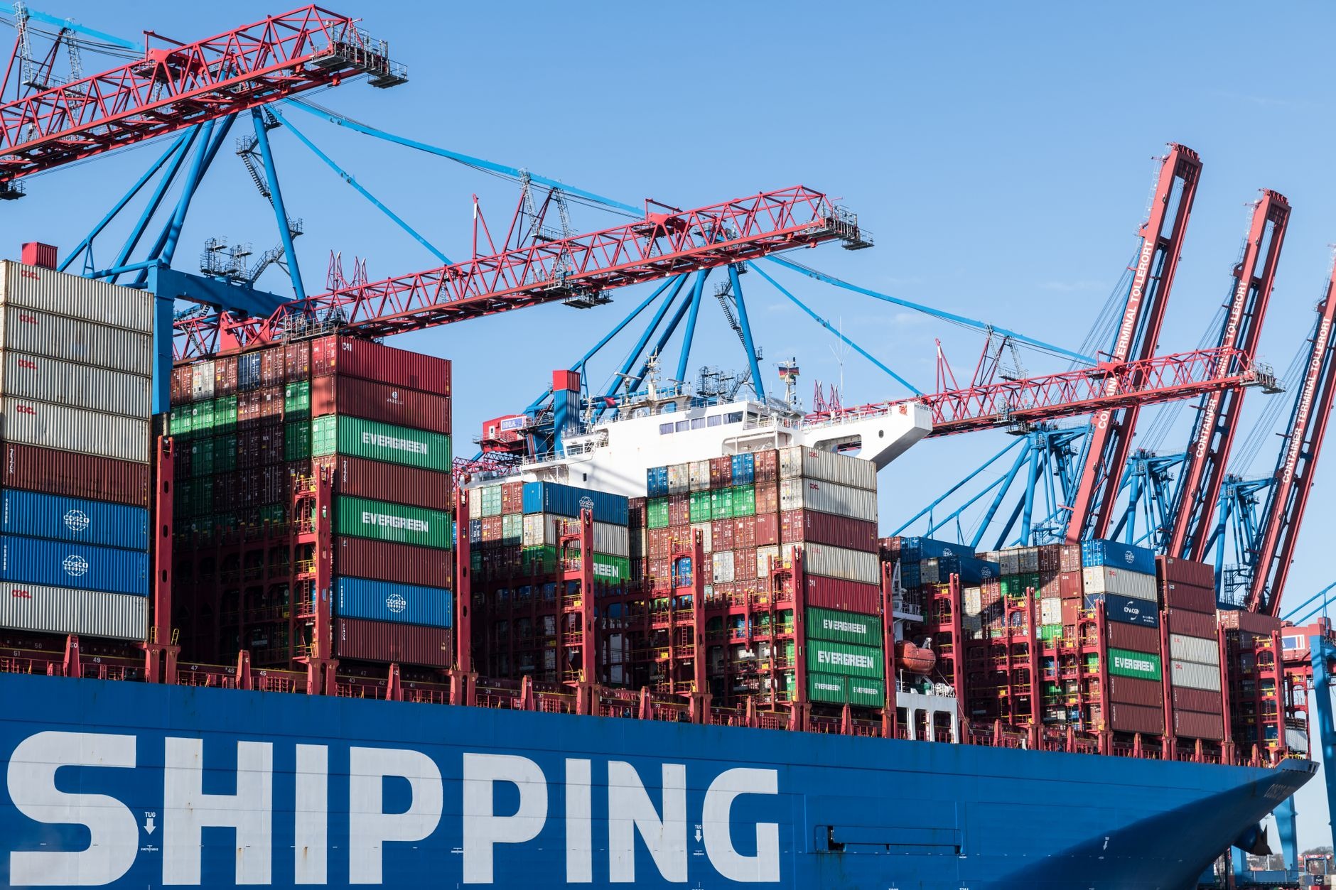 Understanding Docker Images and Containers: The Significance of Layered Architecture