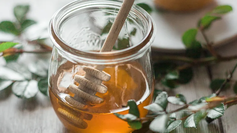 Nature's Nurture: Combating Common Skin Concerns with Natural Remedies
